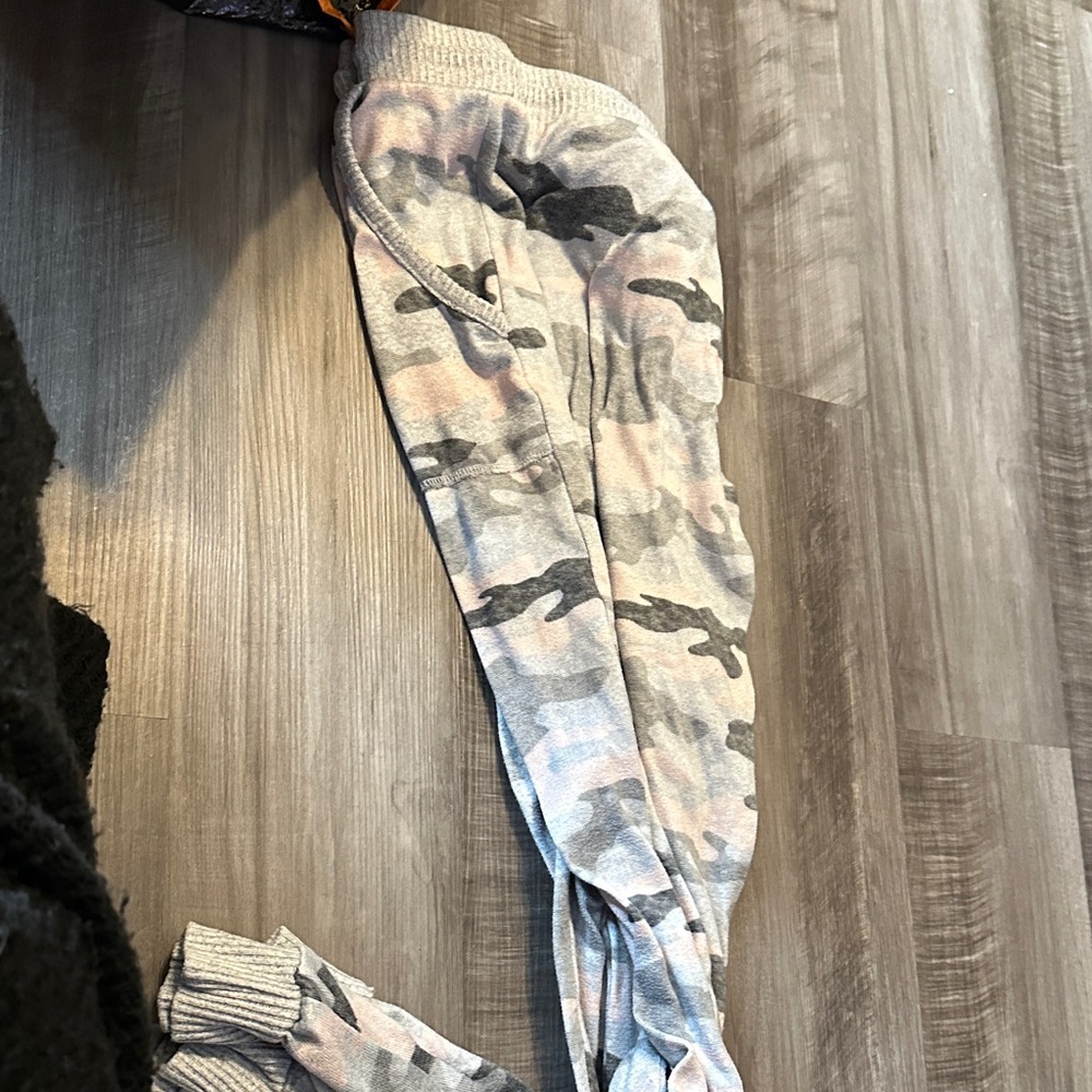 Secret Treasures Camo Lounge Pants